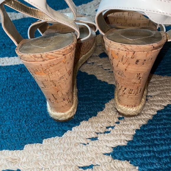 GUESS WHITE CORK ESPADRILLE WEDGE SANDALS - Picture 3 of 7